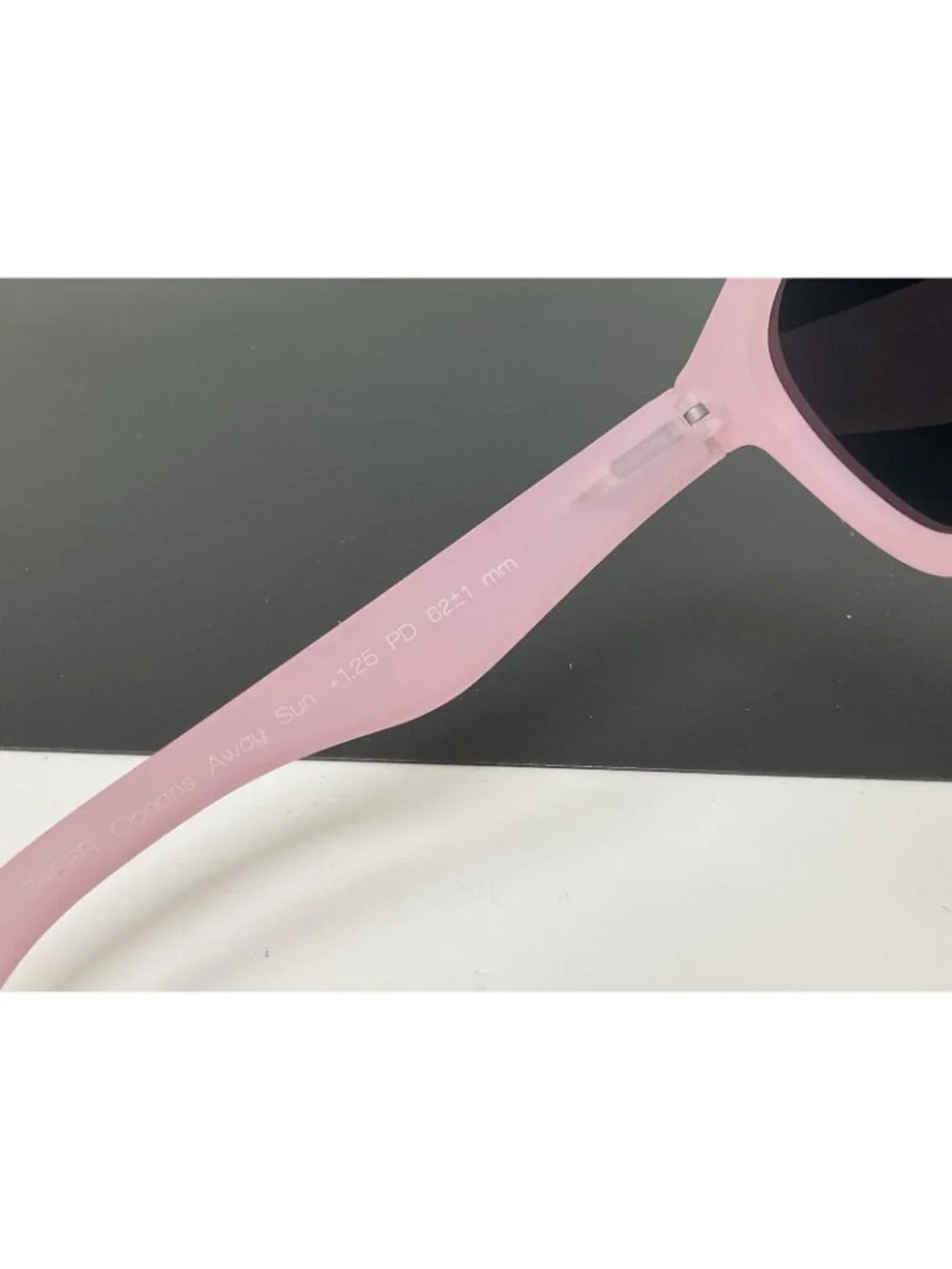 Peepersoceans Away Sun +1.25 Readers Sunglasses Pink